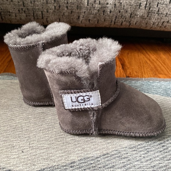 Infant Ugg Erin Bootie Style 5202 in Charcoal - Picture 4 of 8